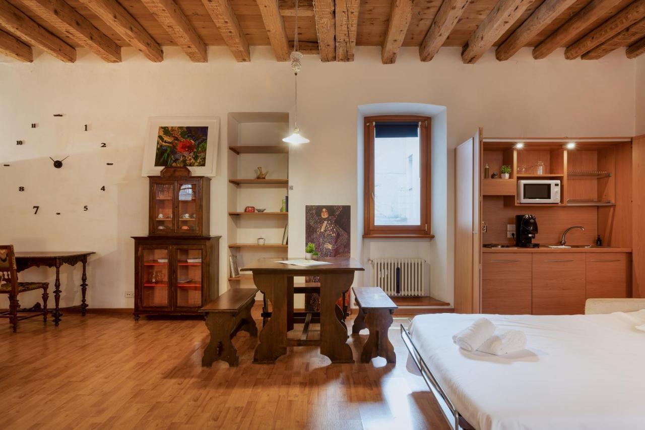 Zola, Charme E Vista Nel Cuore Di Trieste Exteriör bild